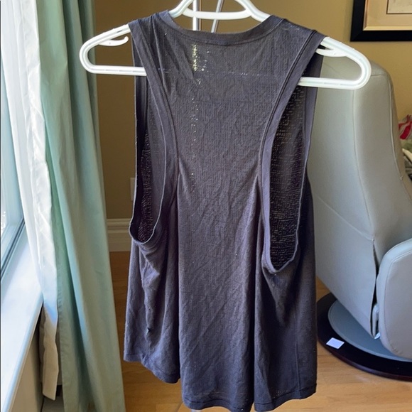LULULEMON mesh workout top - Picture 3 of 3